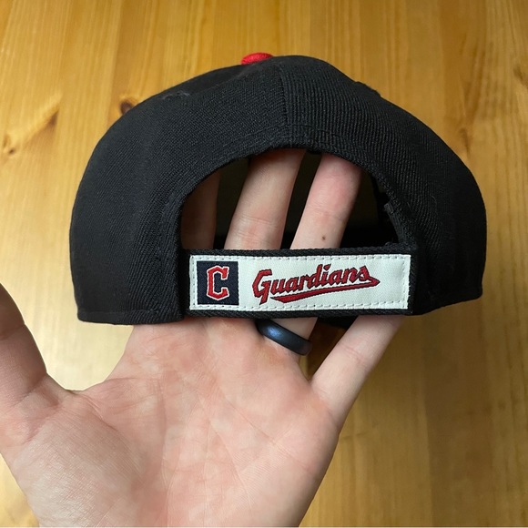 Youth New Era Navy Cleveland Guardians Authentic Collection On-Field Home Hat - Picture 7 of 9